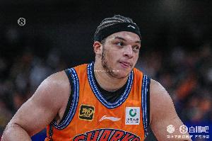 pp电子模拟器-受困犯规！洛夫顿只打17分钟6投1中仅得4分6篮板3助攻